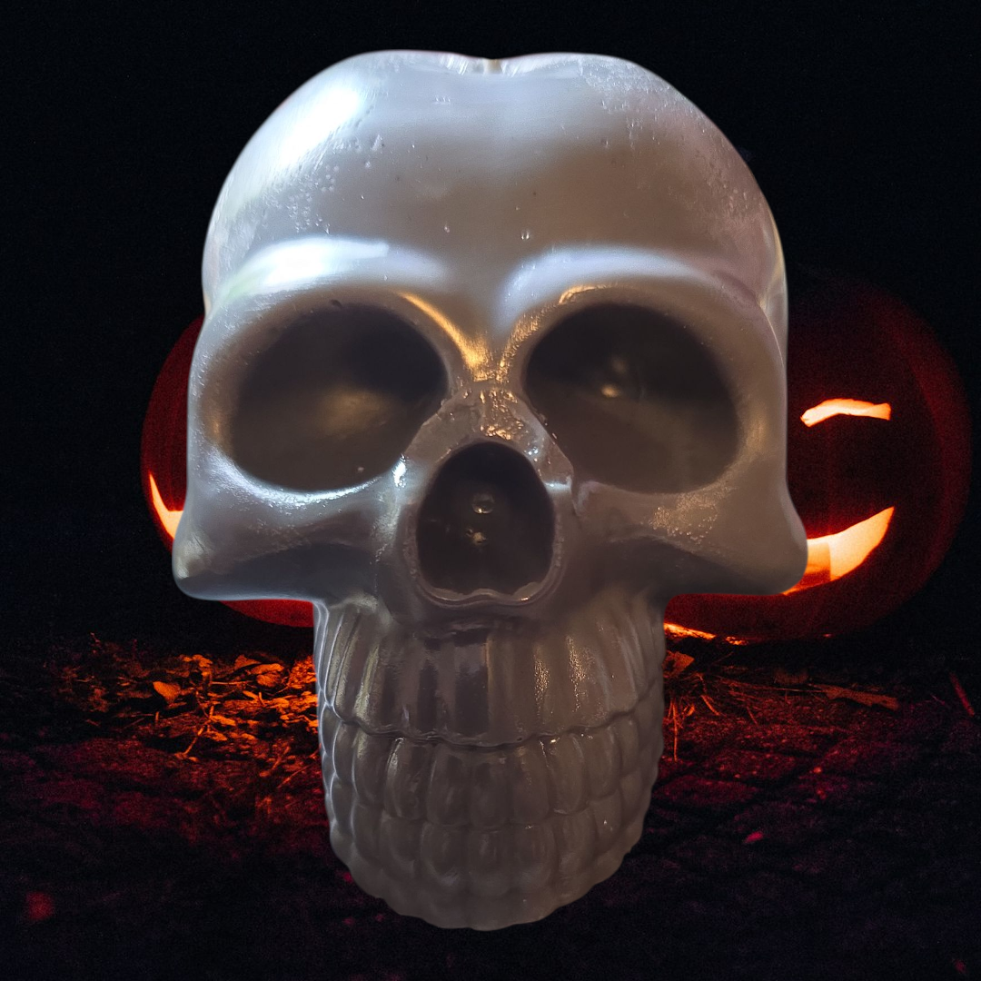 Black skull head candle - spooky ambiance